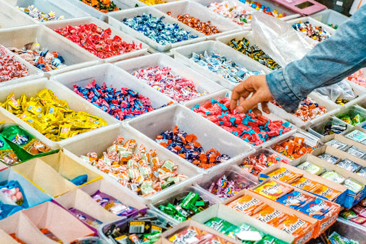 Fall Festivities and Sweet Treats: How to Make Healthier Choices for Your Kids 🍬🍫